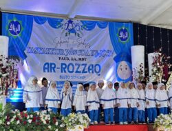 Yayasan Ar Rozaq Bluto Gelar Wisuda, Fraksi PKB Beri Hadiah