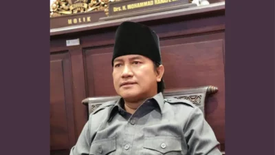 Anggota DPRD Sumenep Akhmadi Yazid menyampaikan sikap menolak survei seismik migas di Kangean