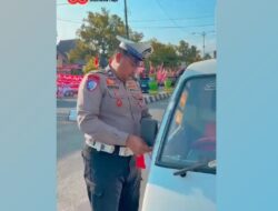 Polres Sumenep Sambut Kemerdekaan dengan Aksi Simpatik di Jalan Raya