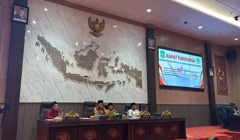 Ketua DPRD Sumenep H. Zainal Arifin, SH, menyampaikan pidato tentang persatuan dan ketahanan bangsa pada Rapat Paripurna HUT RI ke-80.