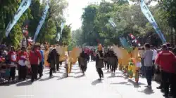 Ribuan Warga Padati Kota, Pawai Sepeda Hias Pelajar Meriahkan HUT RI di Sumenep