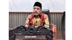 Ketua DPRD Kabupaten Sumenep, H. Zainal Arifin bersama peserta saat kegiatan donor darah di Kantor DPRD Sumenep.