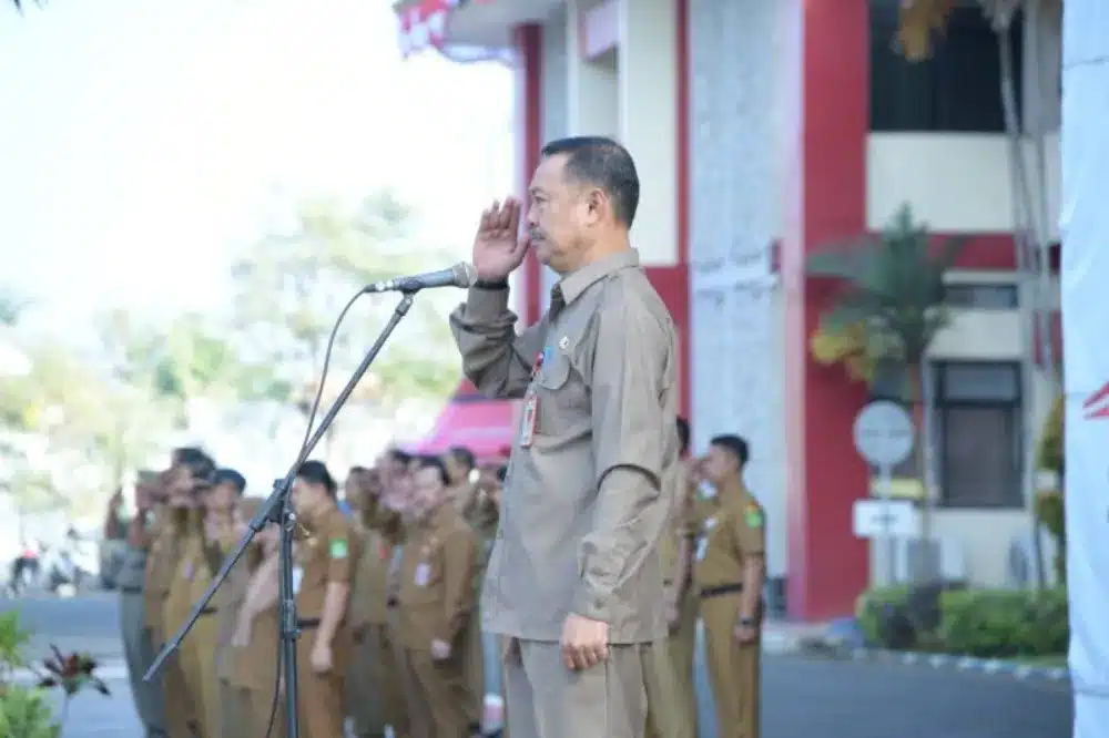 Suasana apel gabungan terakhir Sekda Sumenep Edi Rasyadi bersama ASN di halaman Kantor Bupati Sumenep, 25 Agustus 2025.