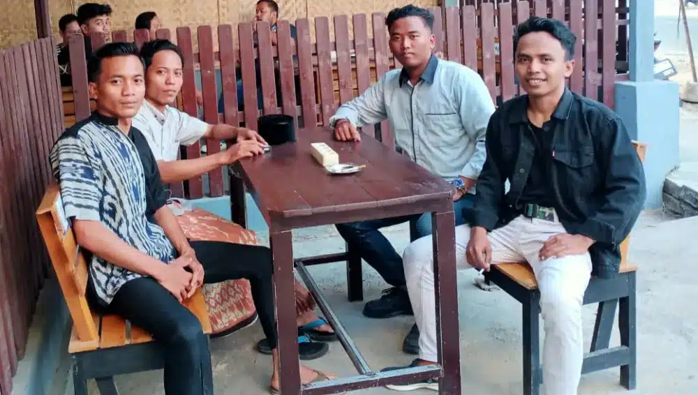 Gabungan organisasi Cipayung Plus Sumenep saat menggelar Konsolidasi Akbar di Taman Bunga sebagai respons atas tragedi Affan Kurniawan yang tewas dilindas mobil rantis Polri.