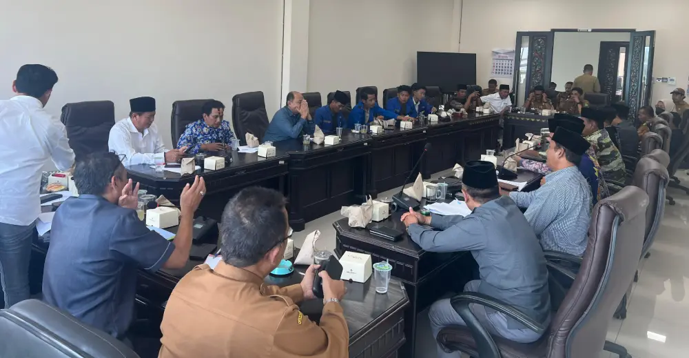 Rapat Dengar Pendapat DPRD Sumenep bersama eksekutif, PC PMII, dan perguruan tinggi lokal membahas revisi Perda Tembakau Nomor 6 Tahun 2012.