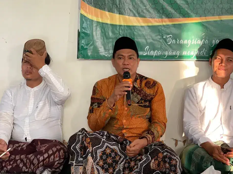 PAC GP Ansor Manding menggelar peringatan Maulid Nabi Muhammad SAW 1447 H di MWC NU Manding, Sumenep, dengan doa bersama dan kebersamaan warga.