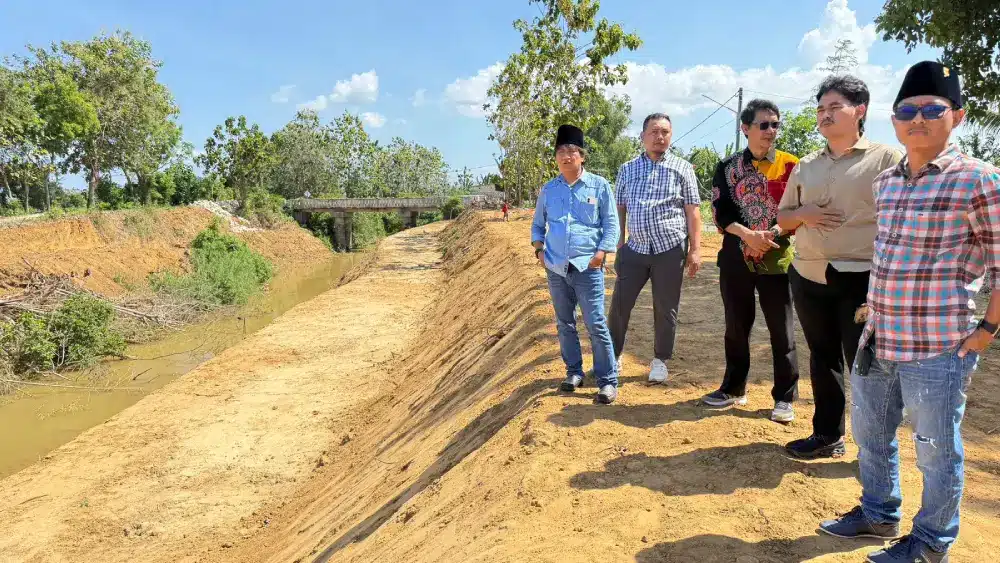 Komisi III DPRD Sumenep sidak proyek normalisasi sungai dan saluran pembuang, temukan kejanggalan pada kualitas pekerjaan serta penggunaan kawat bronjong