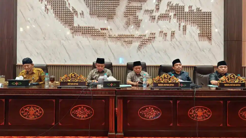 Suasana rapat paripurna DPRD Sumenep Reses III Tahun Sidang 2025, tujuh fraksi menyampaikan aspirasi masyarakat