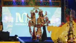 Parade Madura Ethnic Carnival (MEC) 2025 di Sumenep menampilkan kostum etnik megah yang menjadi daya tarik wisata budaya sekaligus penggerak ekonomi kreatif.