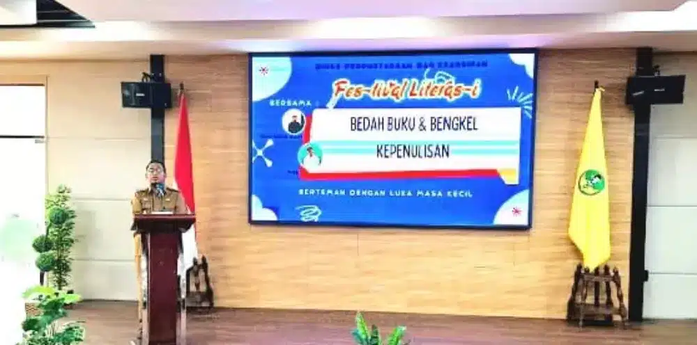 Festival Literasi 2025 Sumenep di Uniba Madura, ajang mendekatkan buku dengan generasi muda untuk menumbuhkan budaya membaca.
