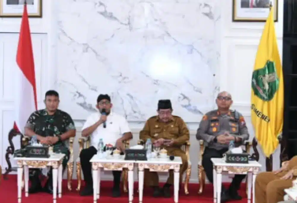 Bupati Sumenep Achmad Fauzi bersama Forkopimda saat rapat koordinasi pengaktifan kembali Siskamling di Paseban Agung.