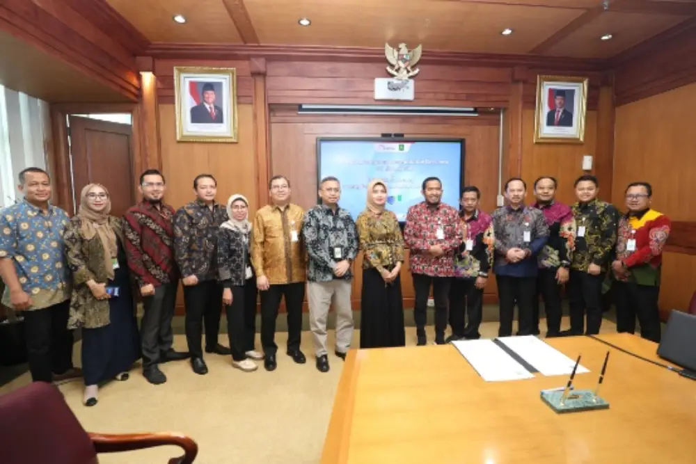 Bupati Sumenep Achmad Fauzi Wongsojudo bersama Direktur Utama PT Elnusa Tbk menandatangani MoU pemanfaatan lahan untuk pembangunan air strip perintis di Masalembu.