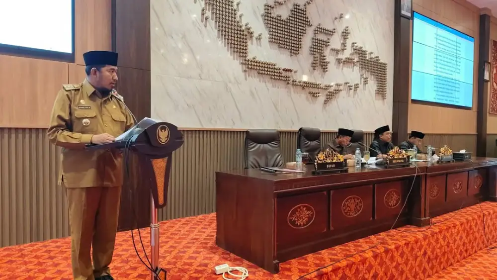 Bupati Sumenep Achmad Fauzi menyampaikan Nota Keuangan RAPBD 2026 dalam rapat paripurna DPRD Sumenep.