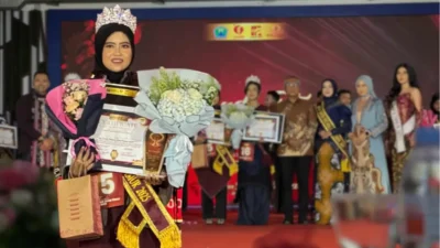 Aliya Zahra, mahasiswi Universitas Annuqayah asal Sumenep, berfoto usai meraih Runner Up 1 Duta Wicara Jawa Timur 2025 di Malang Creative Center pada Minggu (23/11/2025).