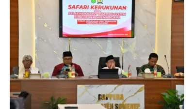 Wakil Bupati Sumenep KH. Imam Hasyim bersama perwakilan TNI-Polri dan tokoh lintas agama menghadiri kegiatan Safari Kerukunan di Aula Bappeda Sumenep.