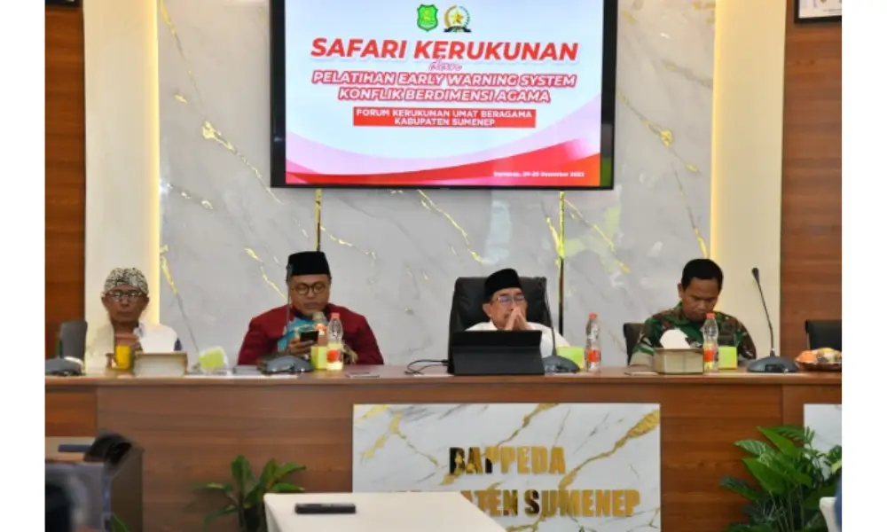 Wakil Bupati Sumenep KH. Imam Hasyim bersama perwakilan TNI-Polri dan tokoh lintas agama menghadiri kegiatan Safari Kerukunan di Aula Bappeda Sumenep.