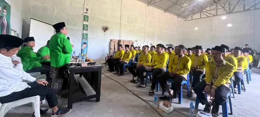 Ketua DPC PKB Sumenep KH Imam Hasyim menyampaikan sambutan dalam acara SKP PKB 2025 di Desa Bluto.