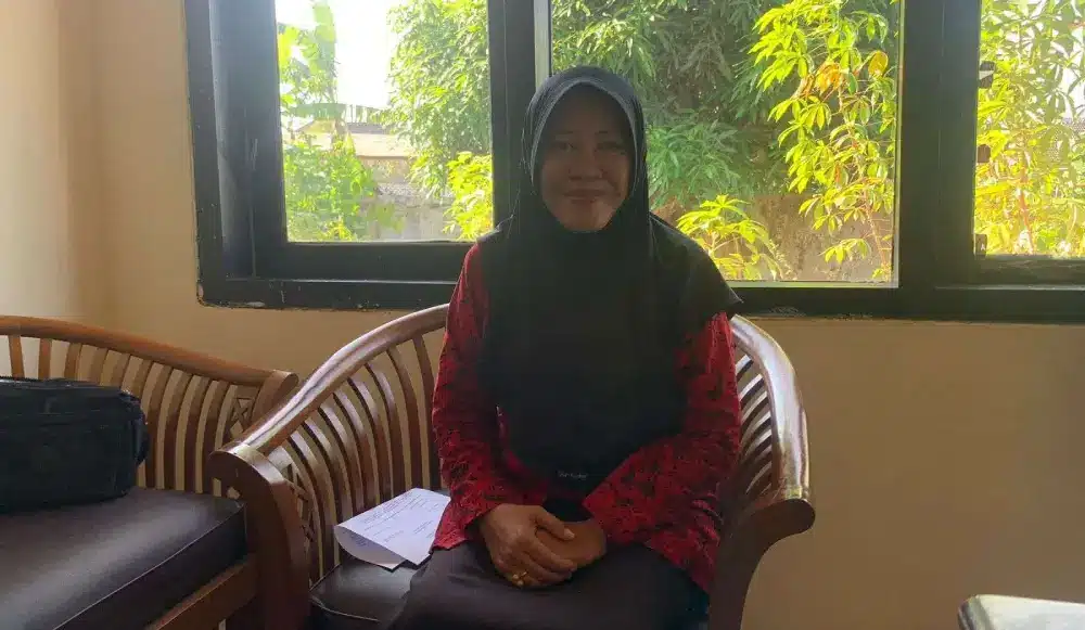 Kepala Bidang Pengendalian Penduduk dan Keluarga Berencana Dinkes P2KB Sumenep, Ida Winarni, S.ST., M.Kes., memberikan keterangan terkait Gerakan Ayah Mengambil Rapor.