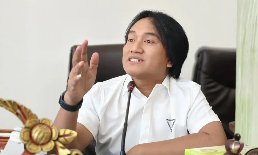 AKHMADI YASID: Mantan jurnalis yang kini mengabdi di parlemen sebagai Anggota DPRD Sumenep, memberikan perspektif kritis mengenai dinamika seleksi Sekretaris Daerah (Sekda) Sumenep.